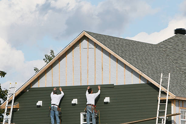 Professional Siding Installation technician working in Essex, IL